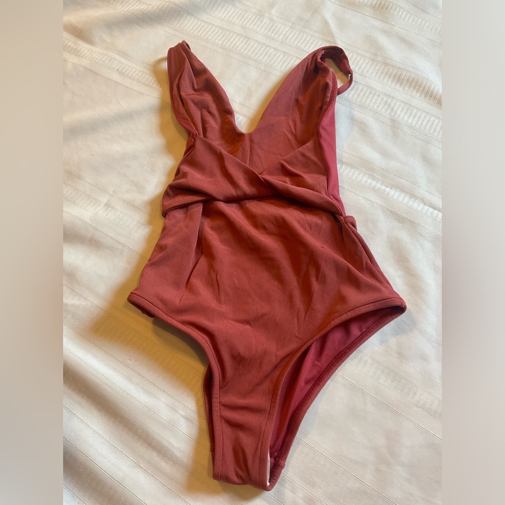 New Ondademar 1 Piece Swimsuit. Size Small.